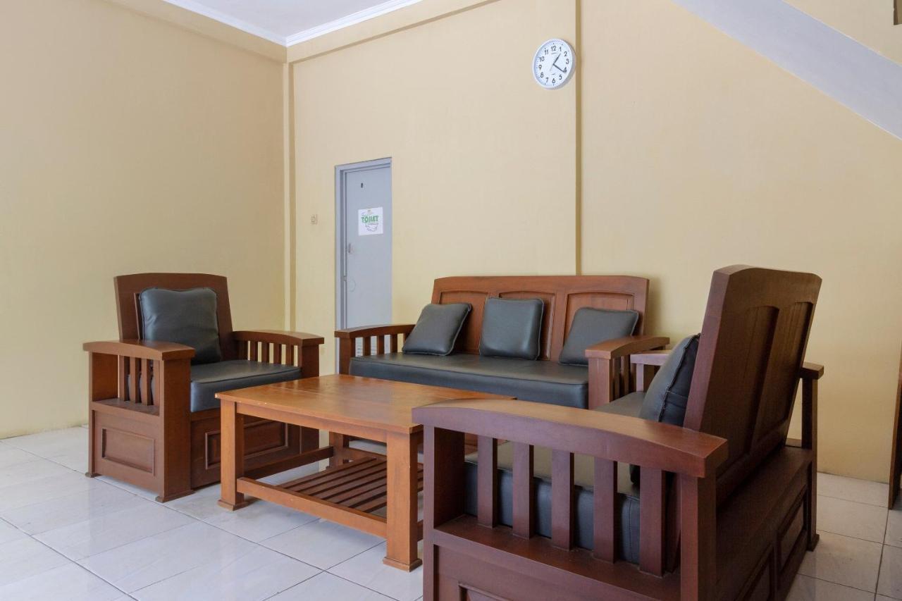 Spot On 2891 999 Guest House Sumedang Luaran gambar