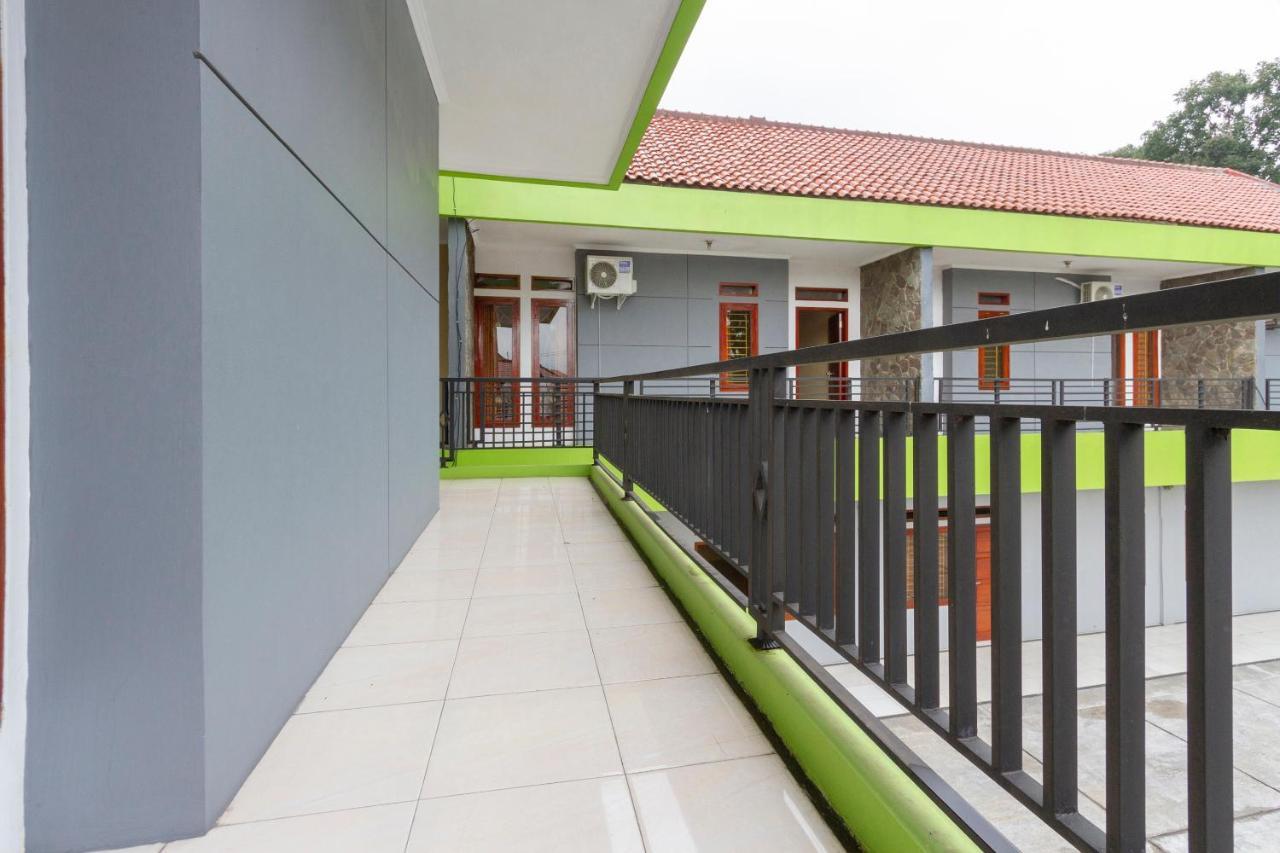 Spot On 2891 999 Guest House Sumedang Luaran gambar