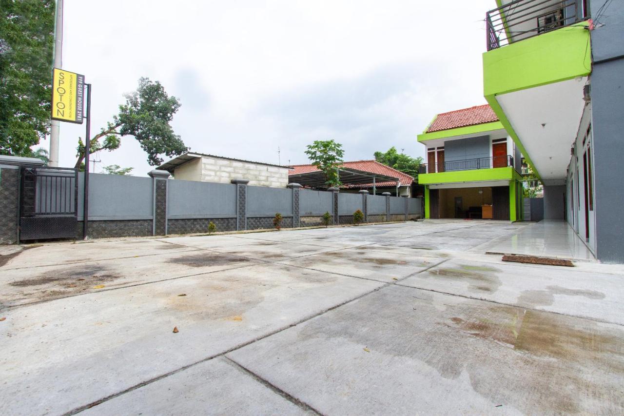 Spot On 2891 999 Guest House Sumedang Luaran gambar