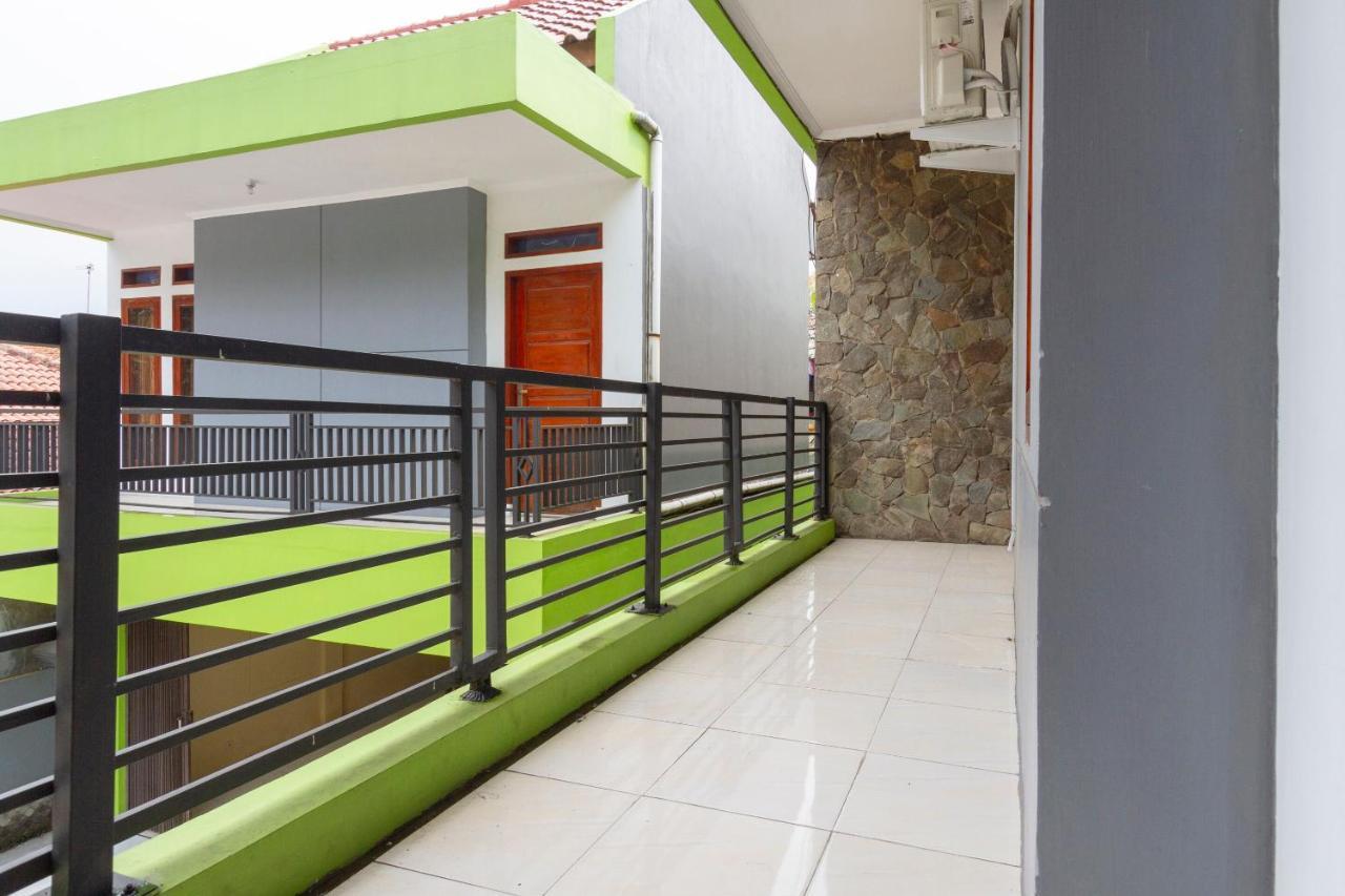 Spot On 2891 999 Guest House Sumedang Luaran gambar