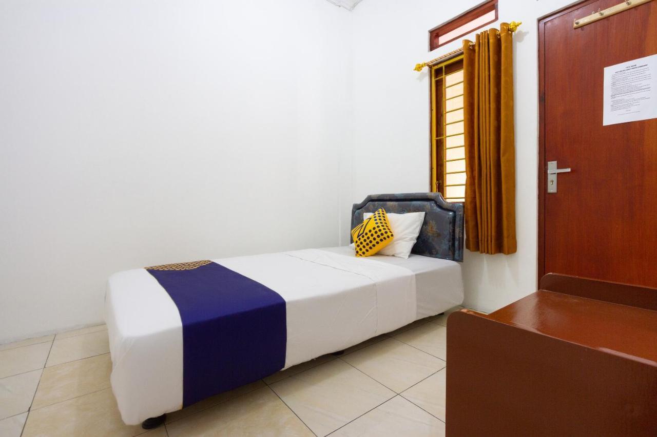 Spot On 2891 999 Guest House Sumedang Luaran gambar