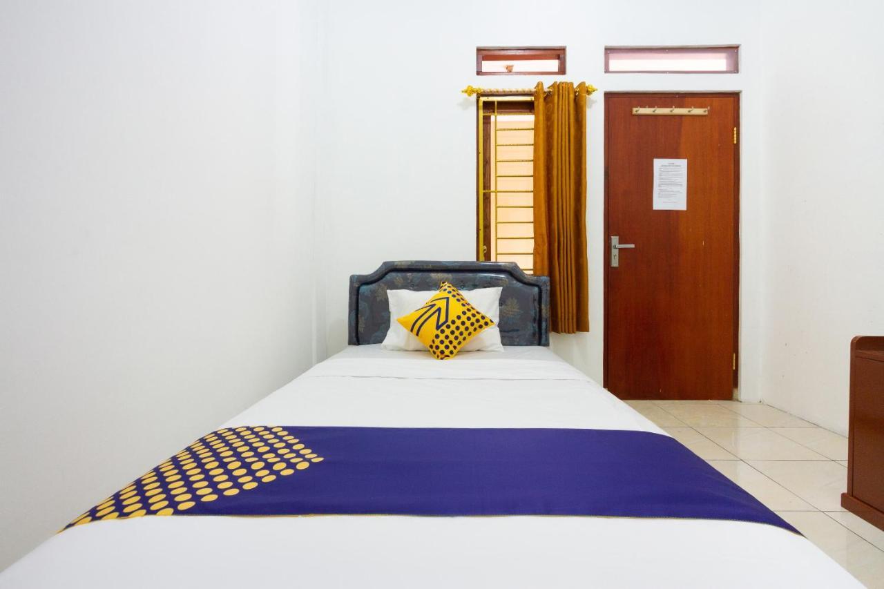 Spot On 2891 999 Guest House Sumedang Luaran gambar