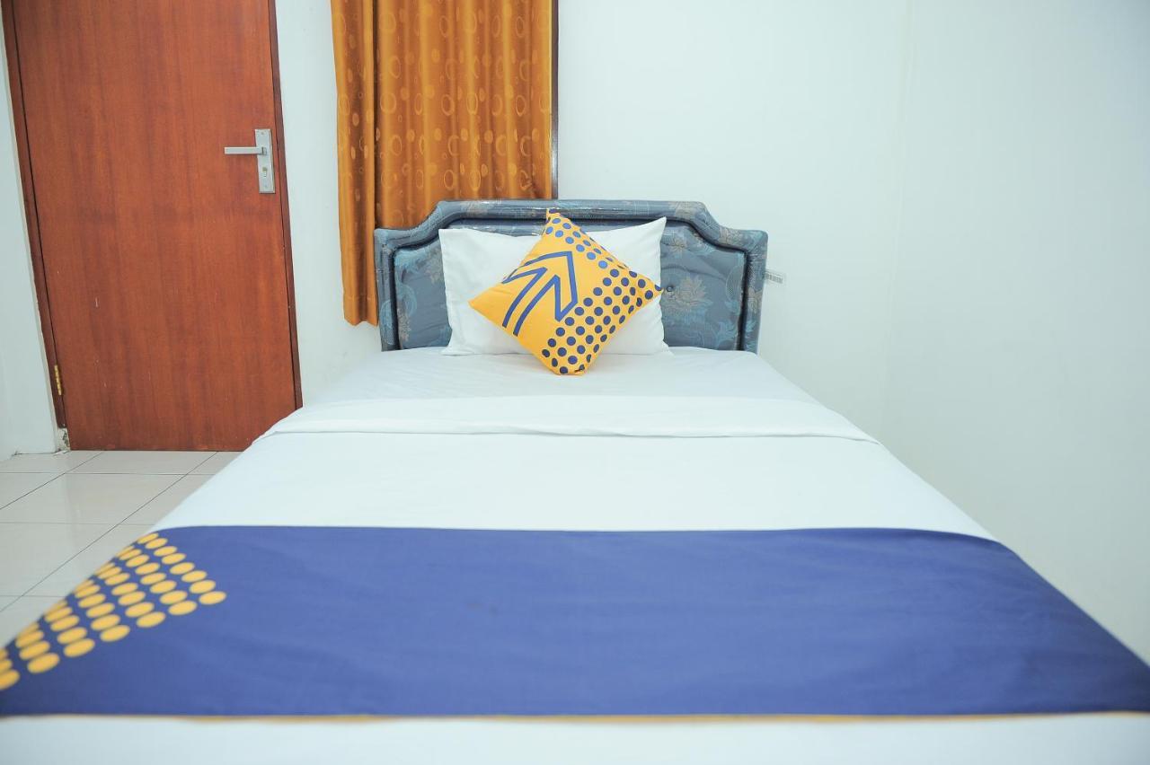 Spot On 2891 999 Guest House Sumedang Luaran gambar