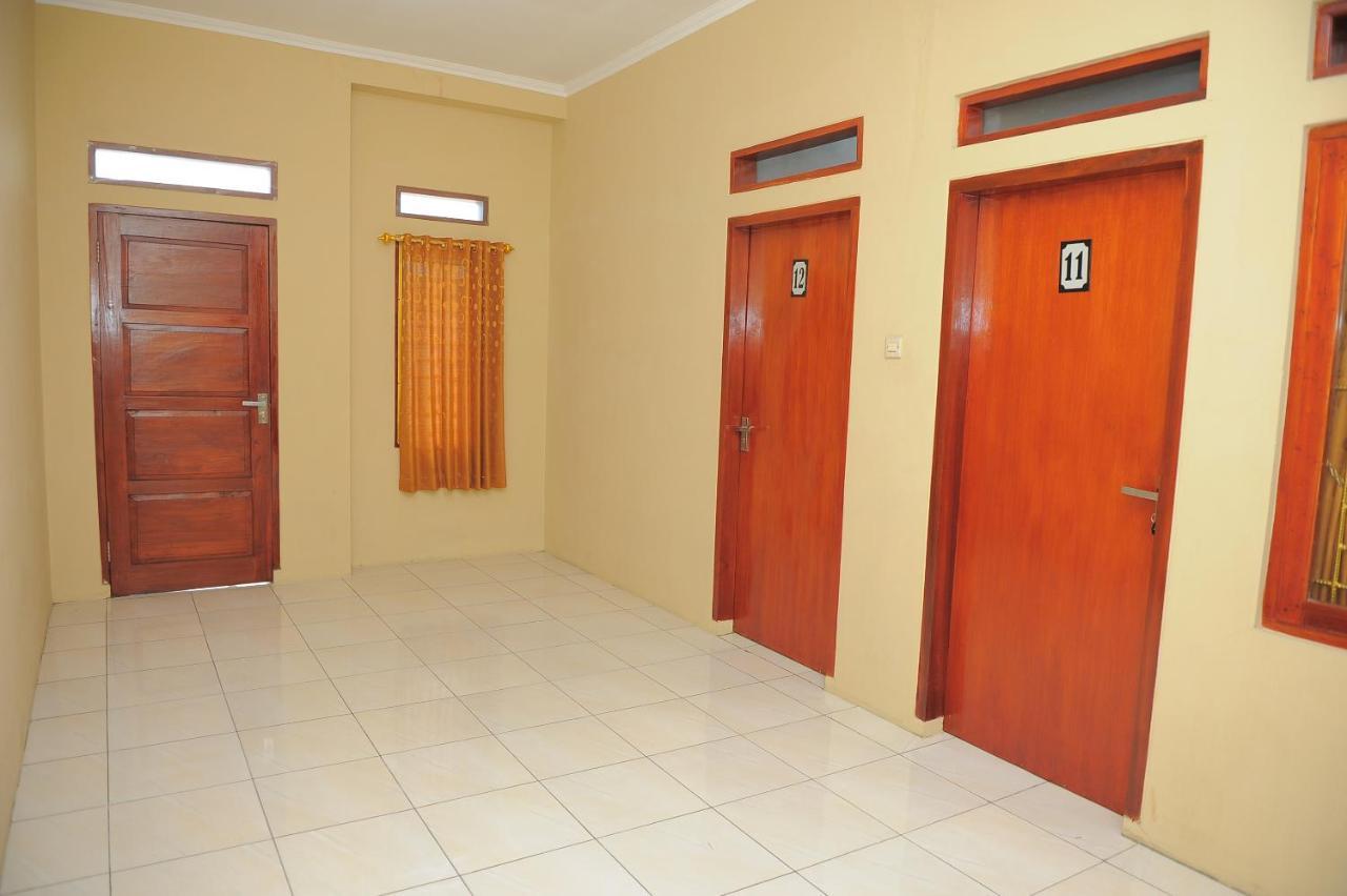 Spot On 2891 999 Guest House Sumedang Luaran gambar