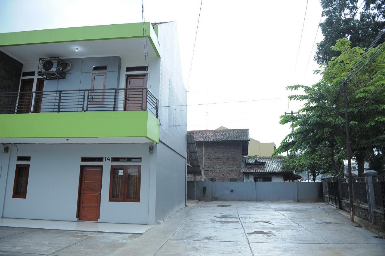 Spot On 2891 999 Guest House Sumedang Luaran gambar